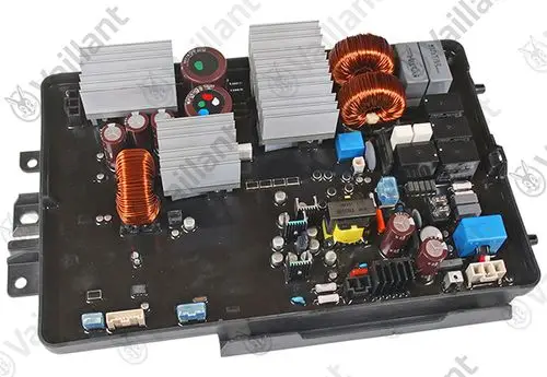 Leiterplatte von Vaillant, ausgestattet mit verschiedenen elektronischen Komponenten wie Kühlkörpern, Spulen und Kondensatoren, zur Verwendung in einem Inverter-System.